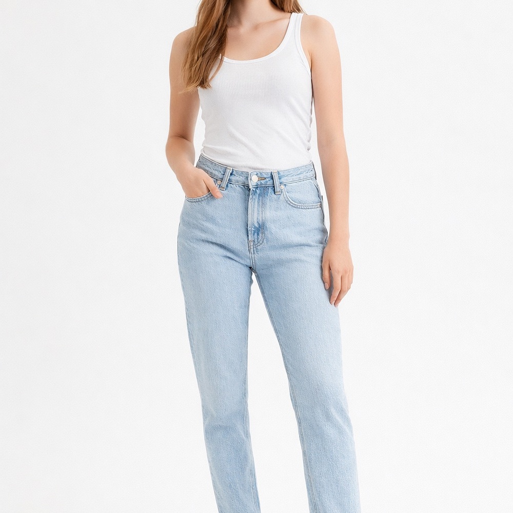 American Eagle Strigid Mom Jeans Size 0 High Rise Light Wash